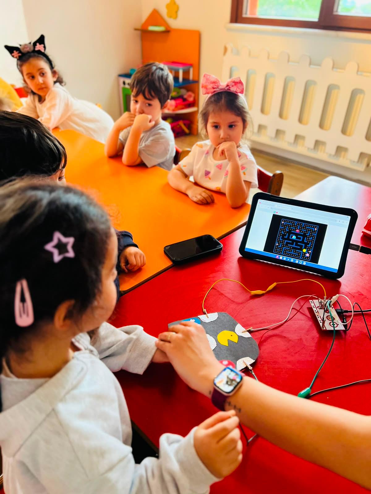 Makey Makey ile kodlama ve oyun atölyesi